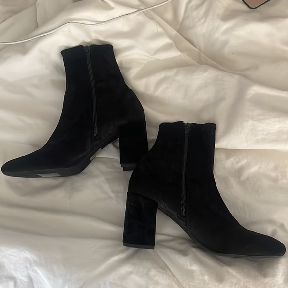 velvet booties - Picture 3 of 5